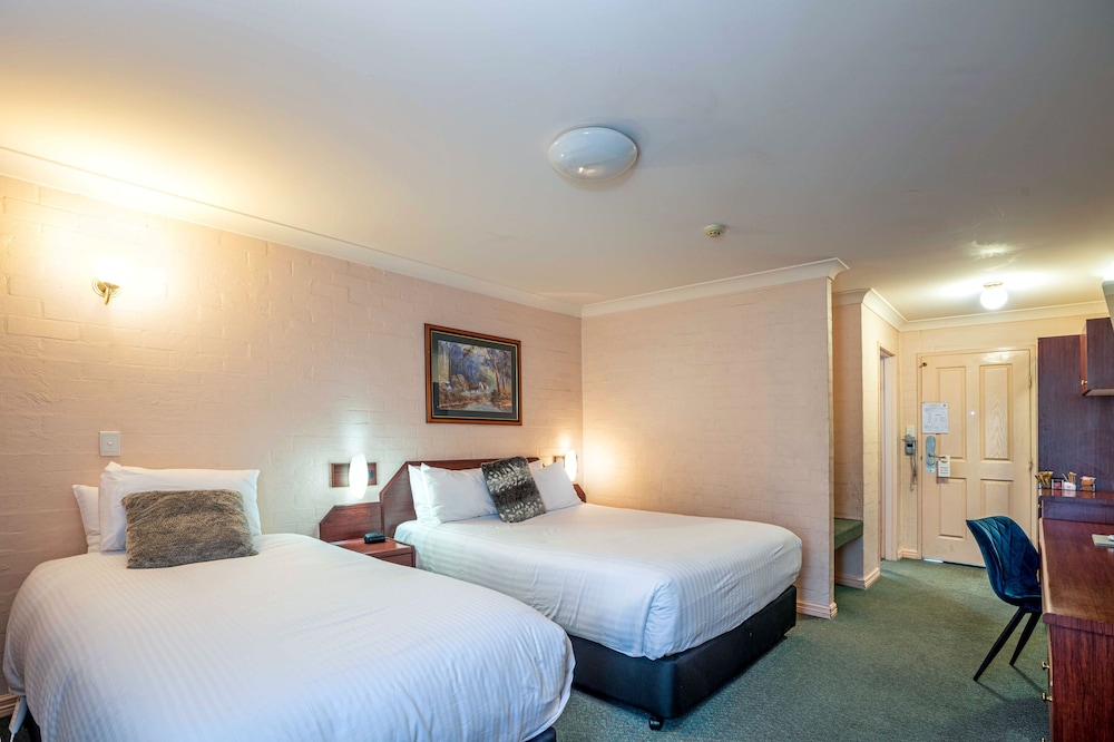 TOWN SQUARE MOTEL 19/37