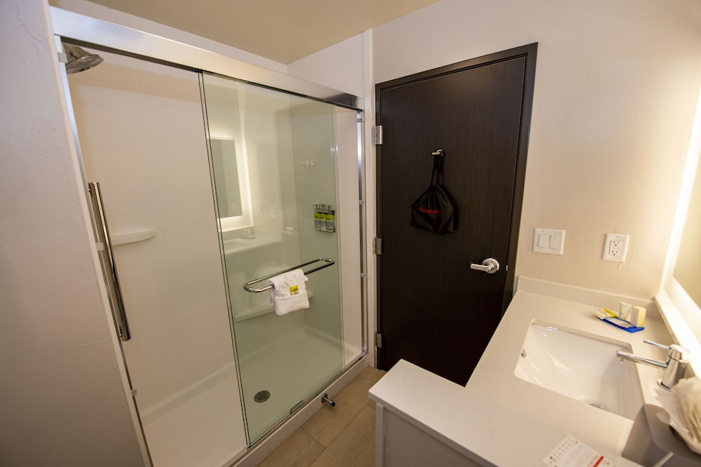 Holiday Inn Express Suites Colorado Springs Afa Northgate 18/56