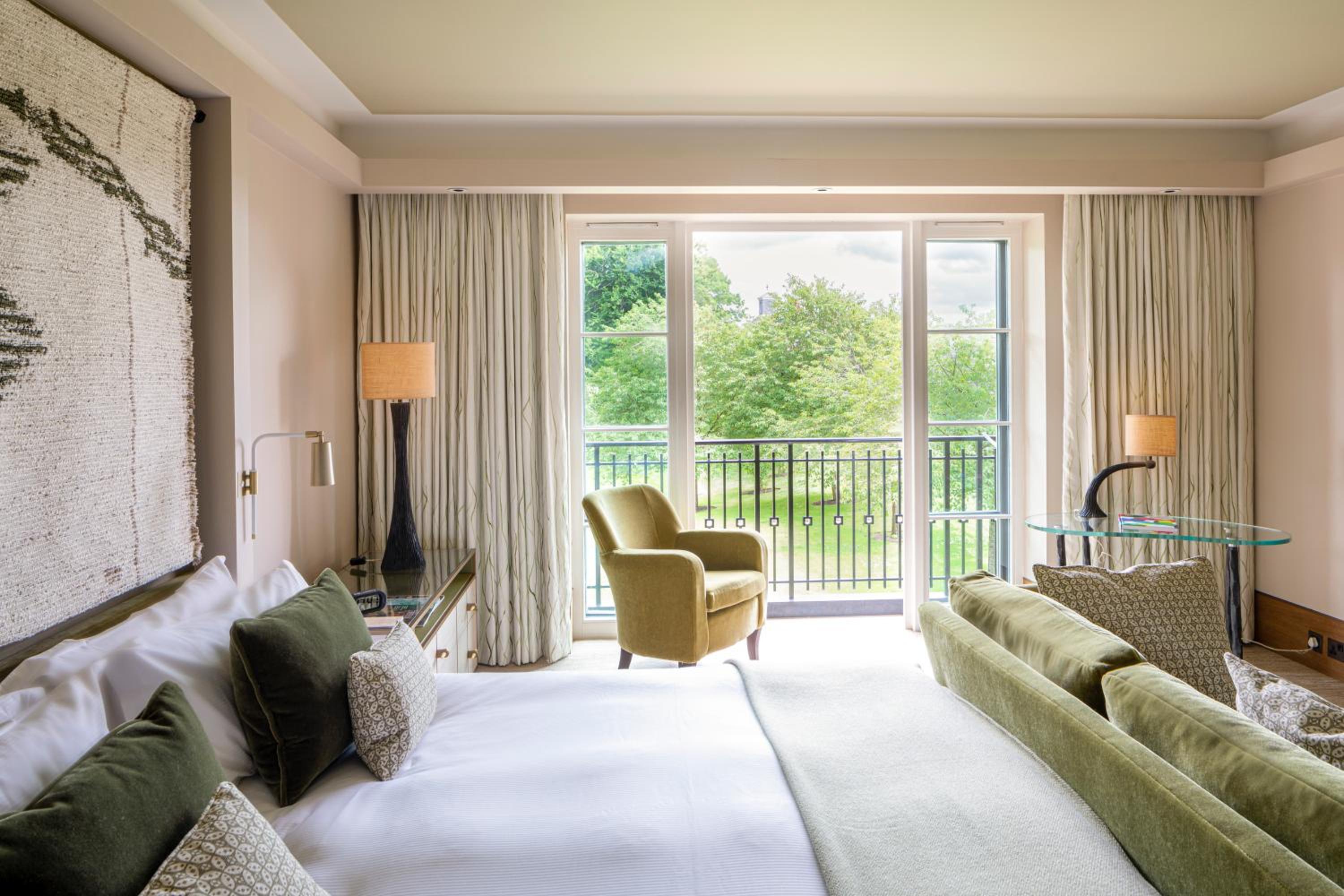 Deluxe, Twin Beds, with View