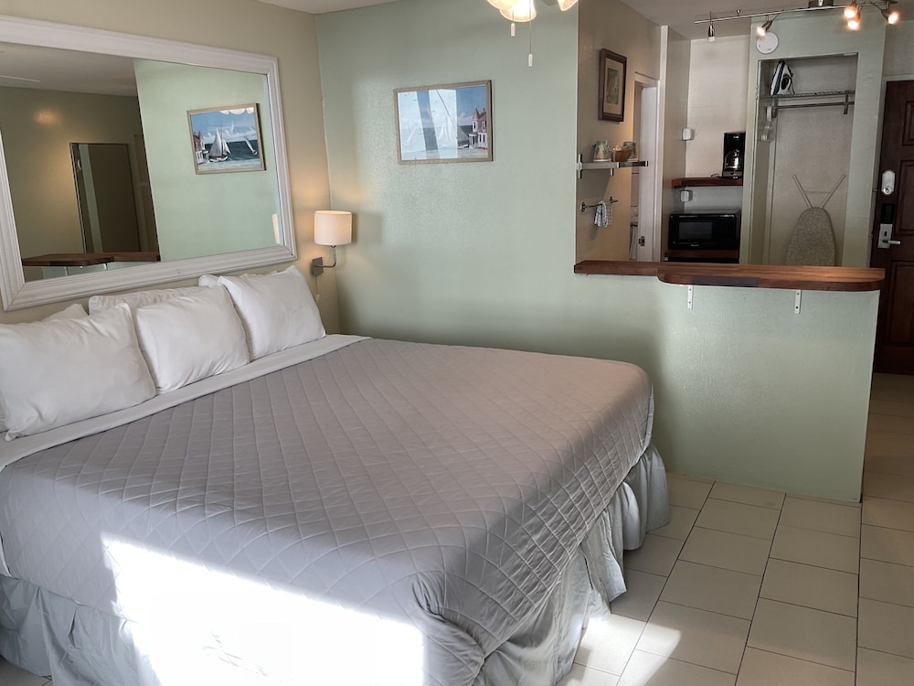 Room, King Bed, Water Front, Balcony