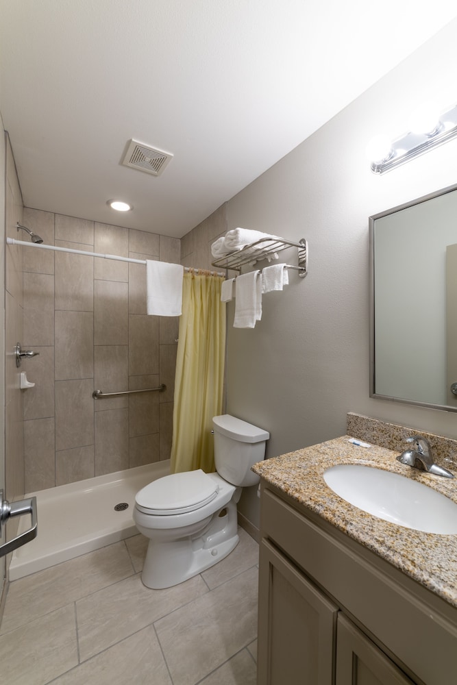 Budget Inn & Suites 53/56