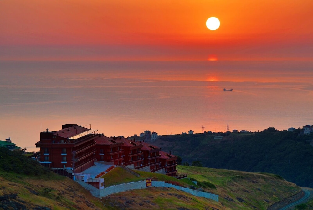 Sera Lake Resort 72/75