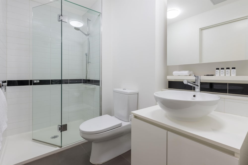 Oaks Melbourne on William Suites 49/50