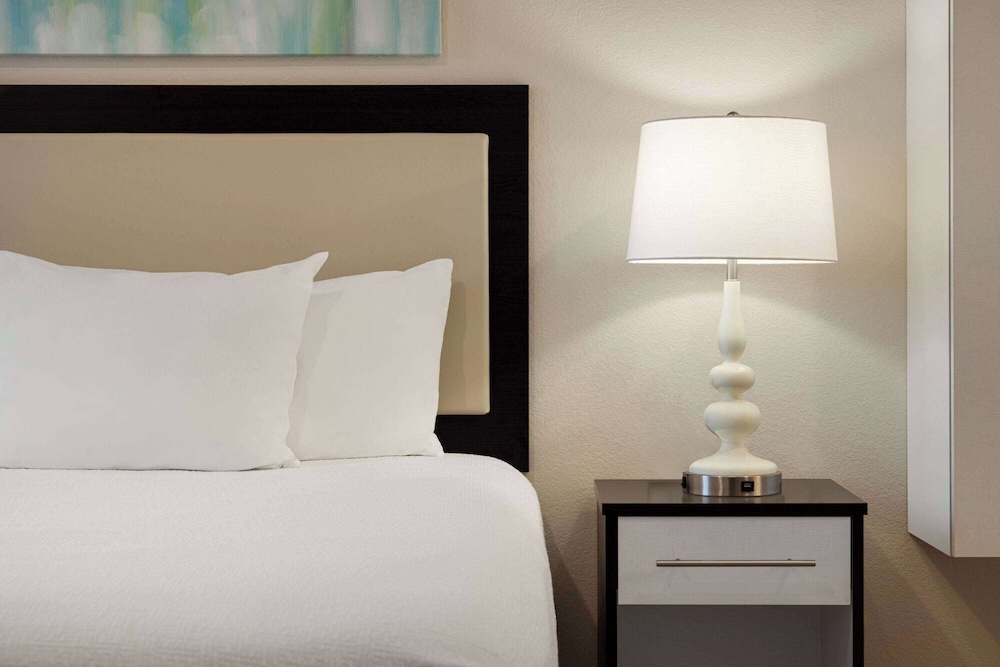 WaterWalk Extended Stay by Wyndham Raleigh - RTP 25/61