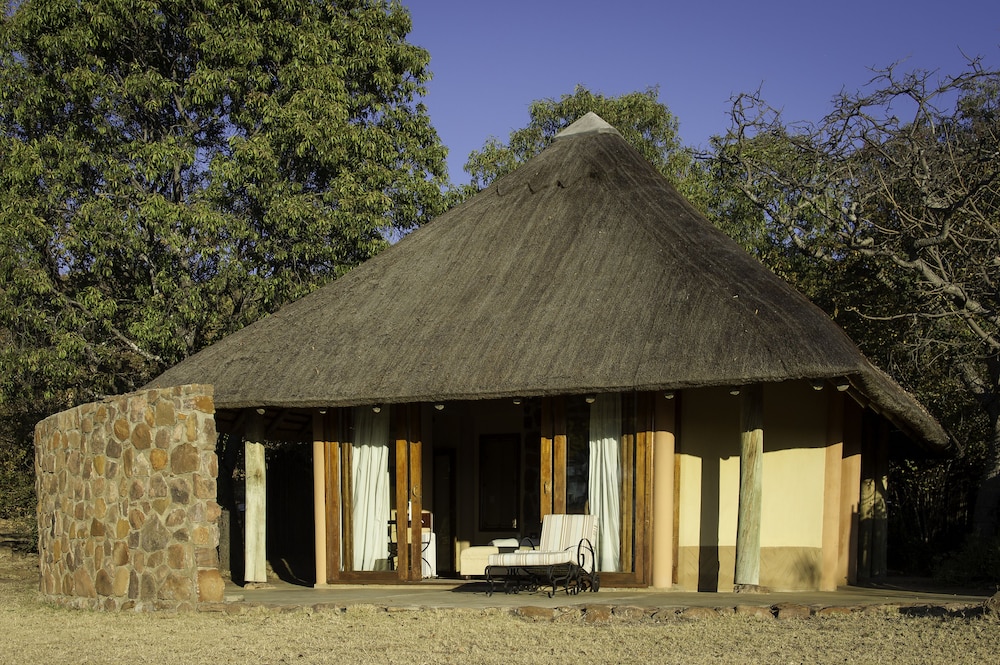Ekuthuleni Lodge 6/50