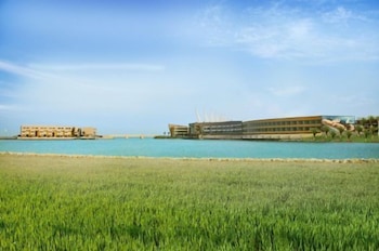 Dragon Hotel & Resort 42/50