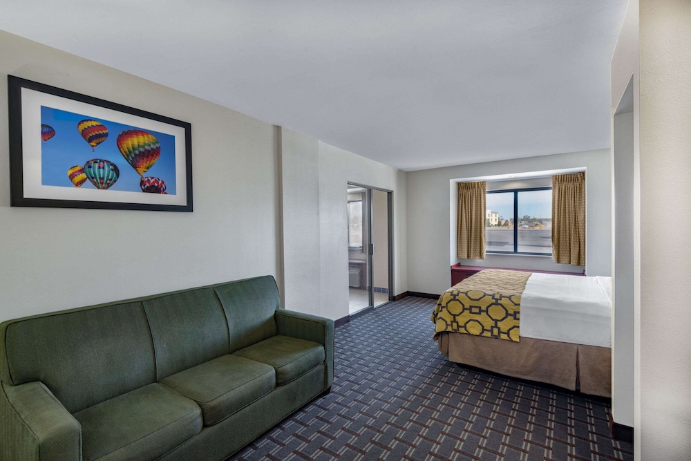 Baymont By Wyndham Farmington 26/41