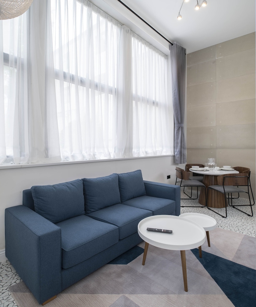 Trueman Court Luxury Serviced Apartments 33/55