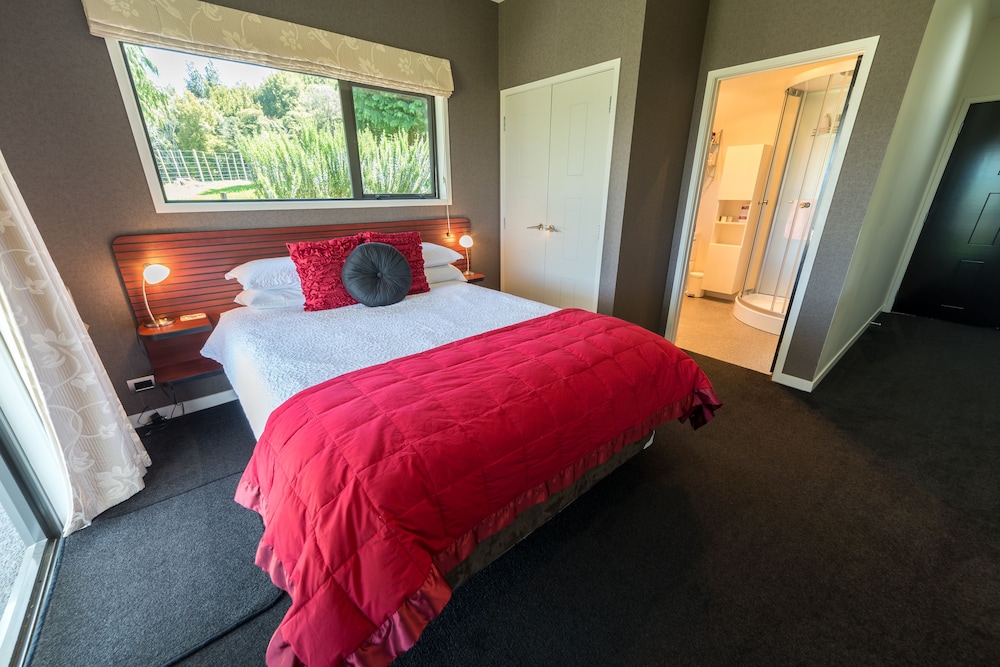 Kiwi, Superior, Queen Bed