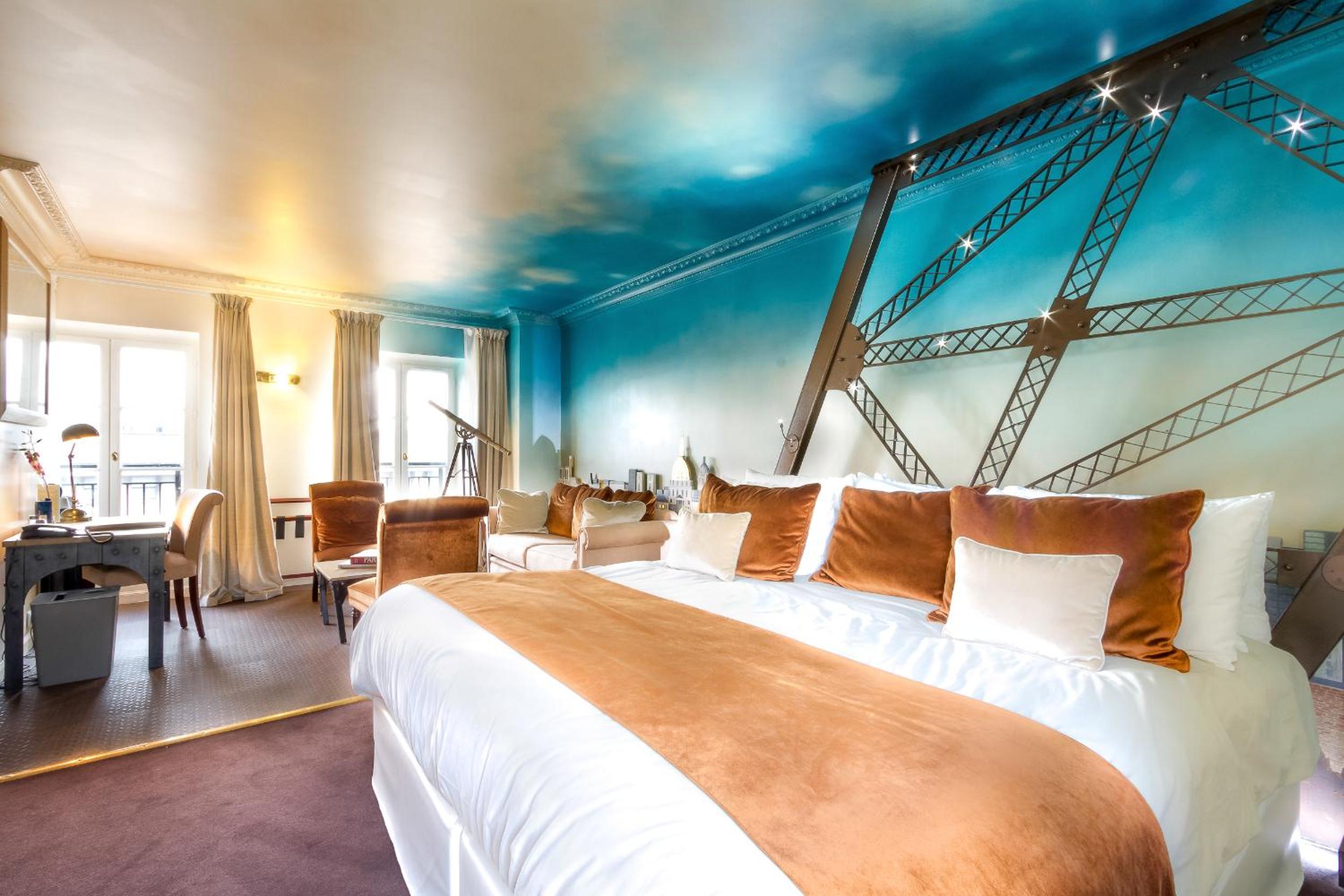 Eiffel, Suite, King Bed, Sofa