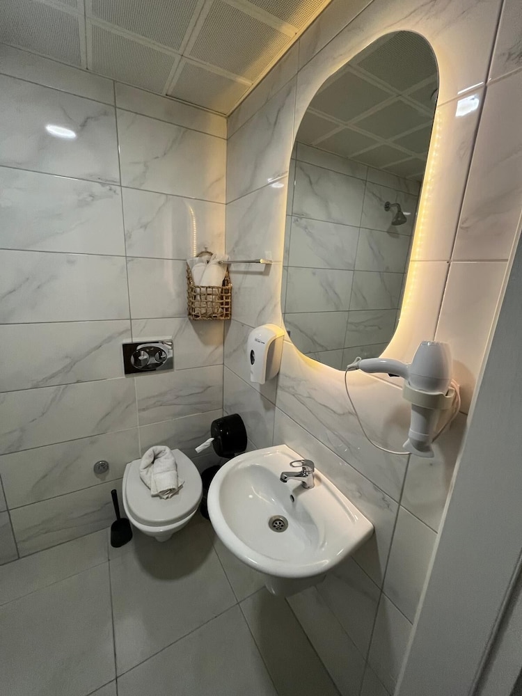 Emirtimes Hotel Kadikoy 61/67