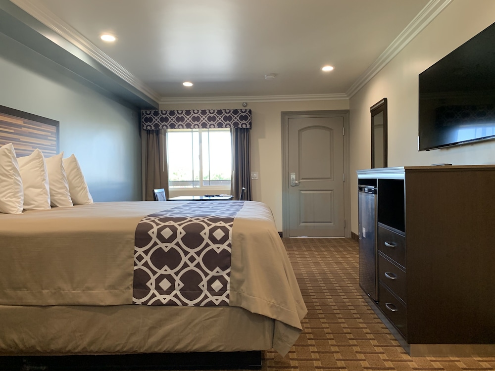 Industry Inn Amp Suites 44/60