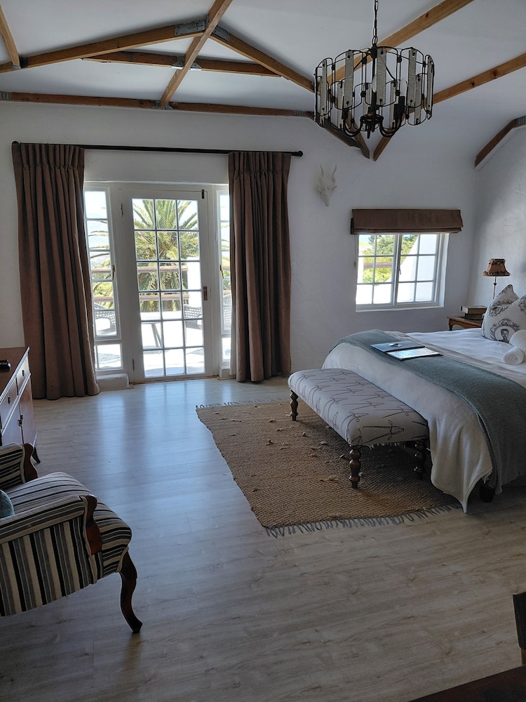 Premium, King Bed, Mountain and Sea View