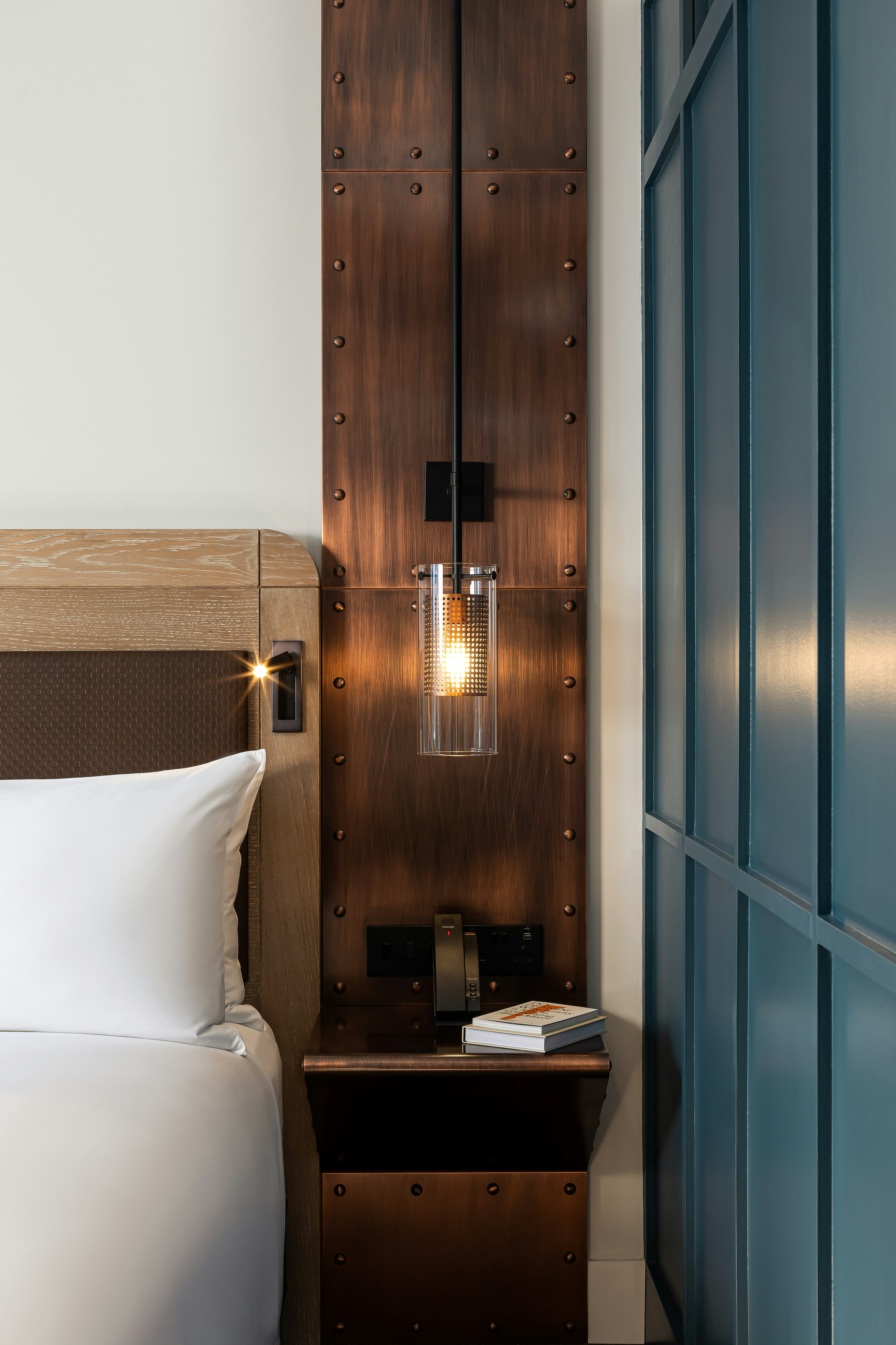 GANTRY, DELUXE, SUITE