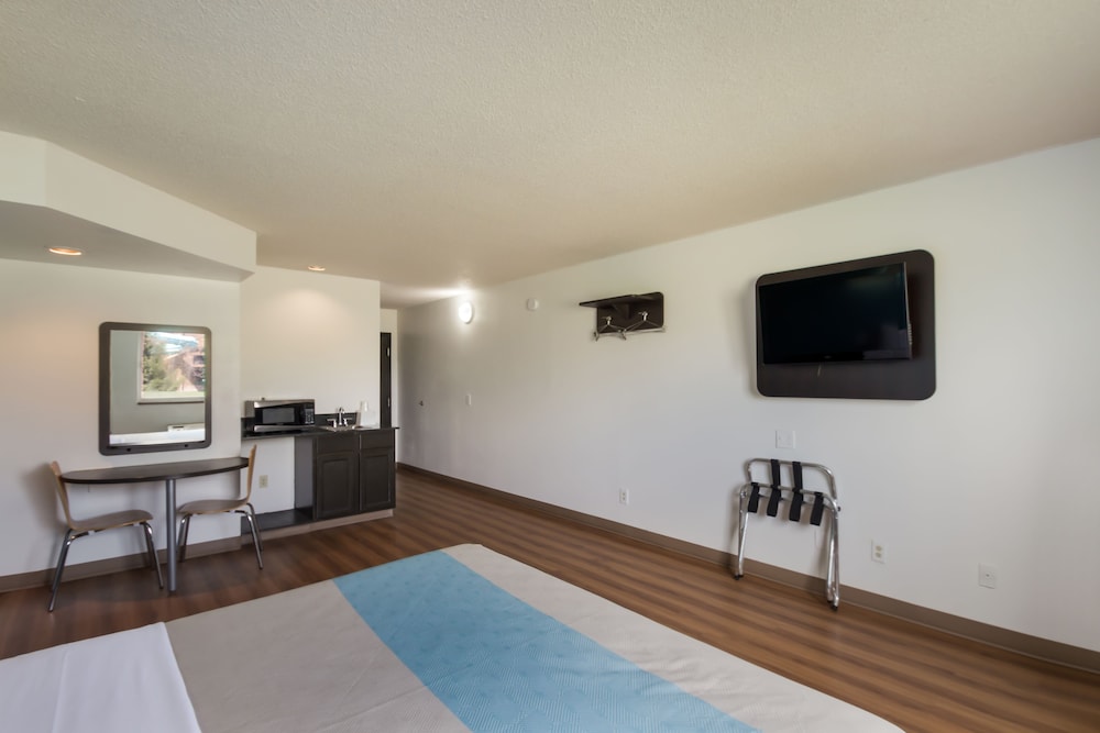 Motel6 Rothschild 26/37