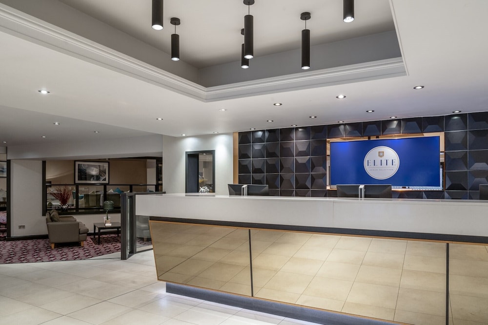 Elite Venue Selection Felbridge - Gatwick 8/75