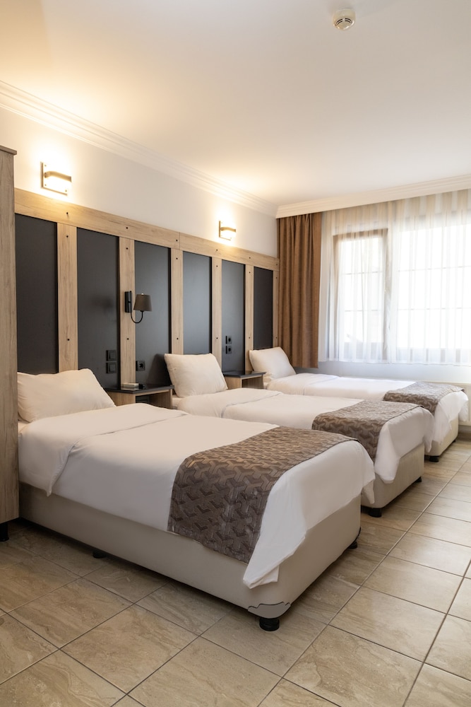 Galley Hotel 13/50