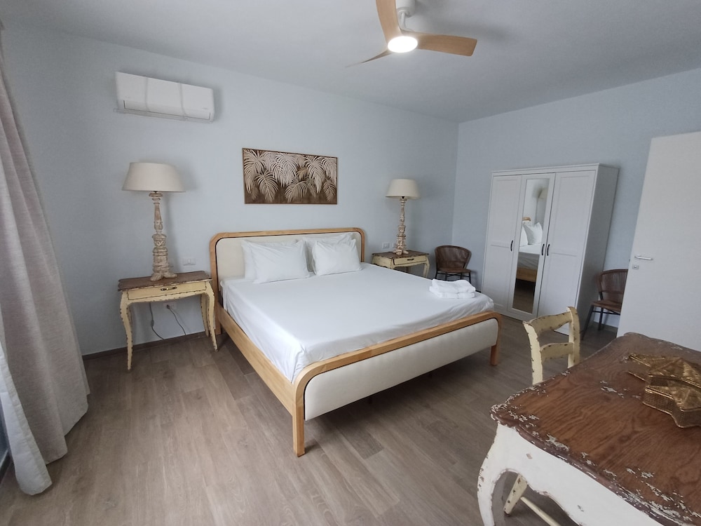 Deluxe, Apartment, Double Bed, Tracadero Beach Resort 2/4