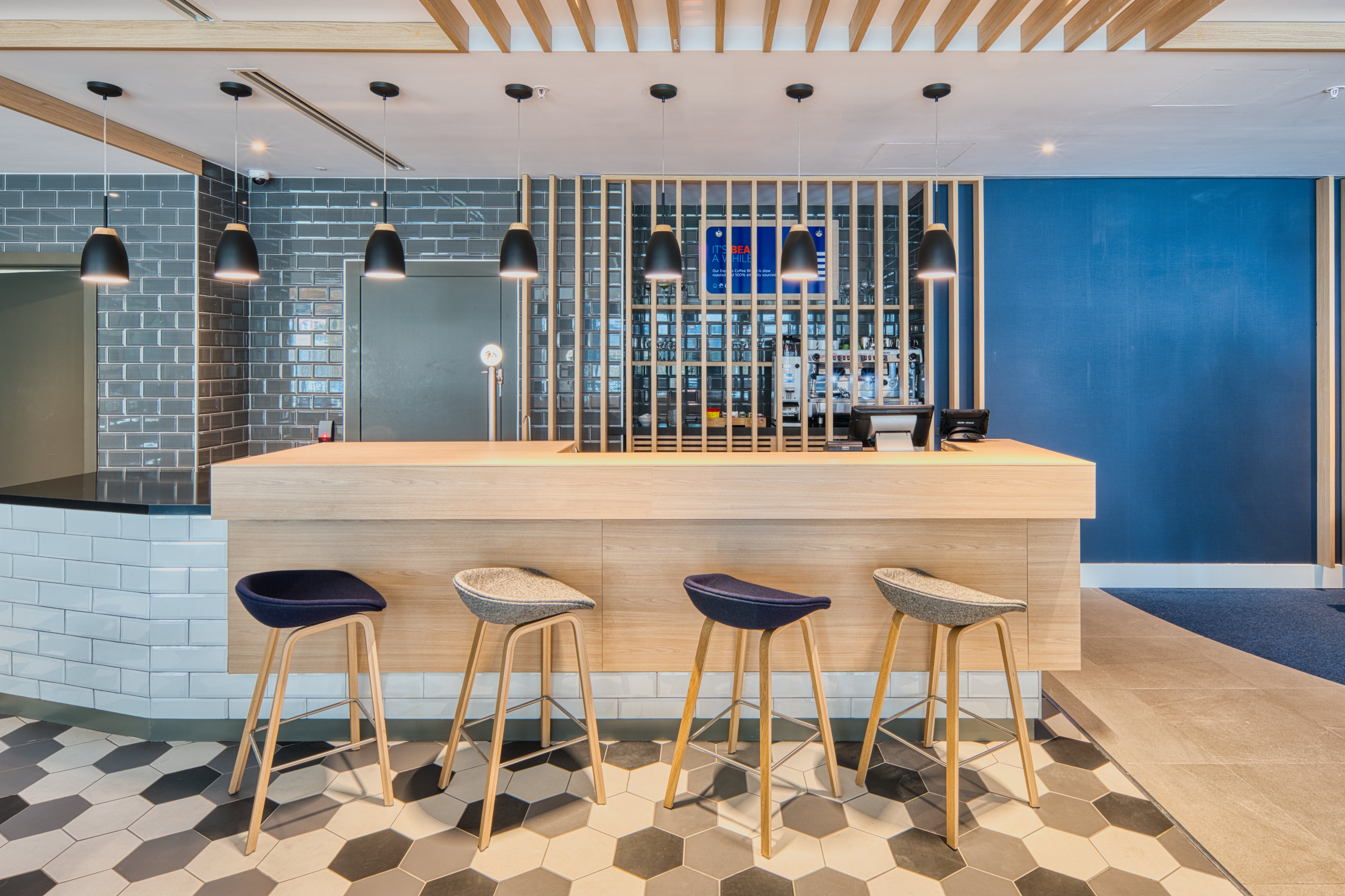 Holiday Inn Express Madrid Airport 35/40