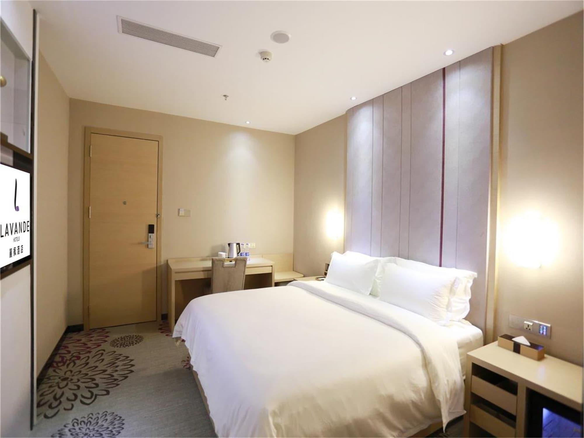 Executive room (2 full double beds and twin beds)