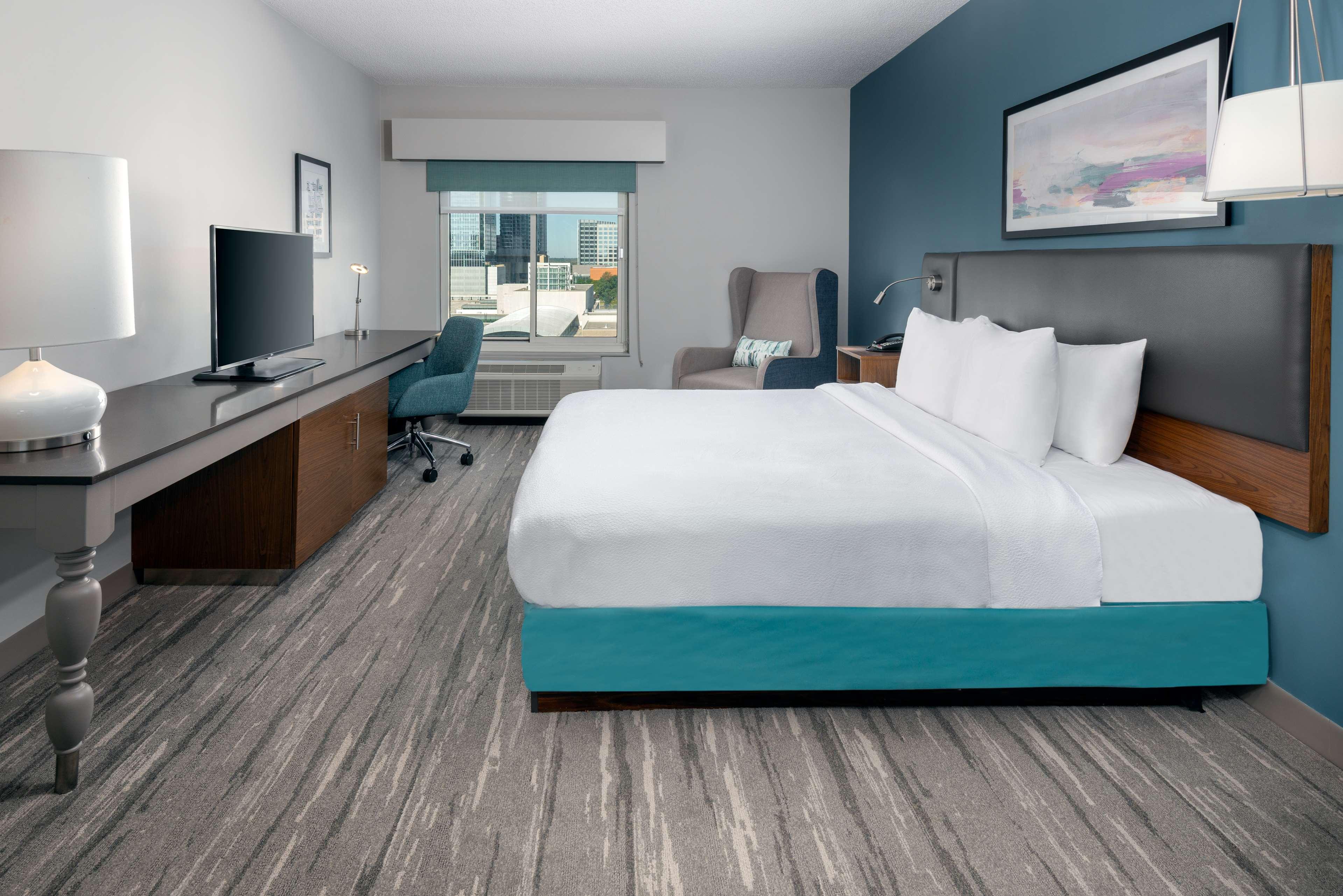 SUITE, KING BED, SOFA