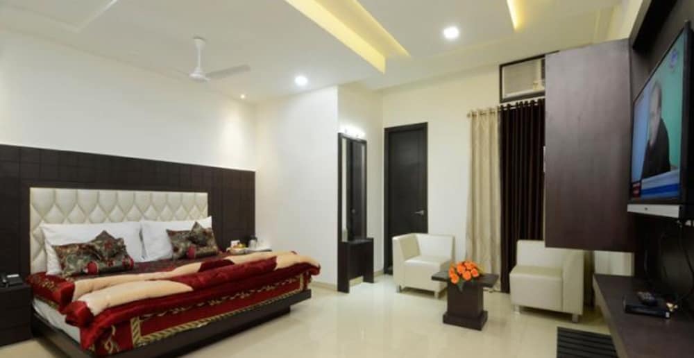 Hotel Madhushrie 20/50