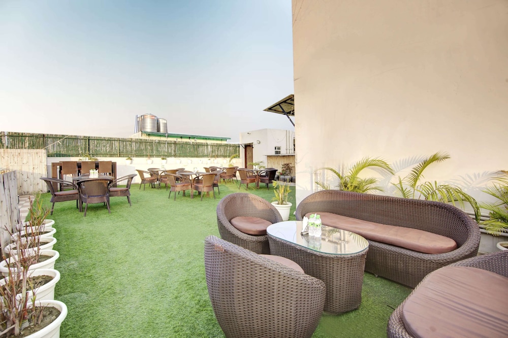 Saltstayz Hotel Huda City Center 43/49