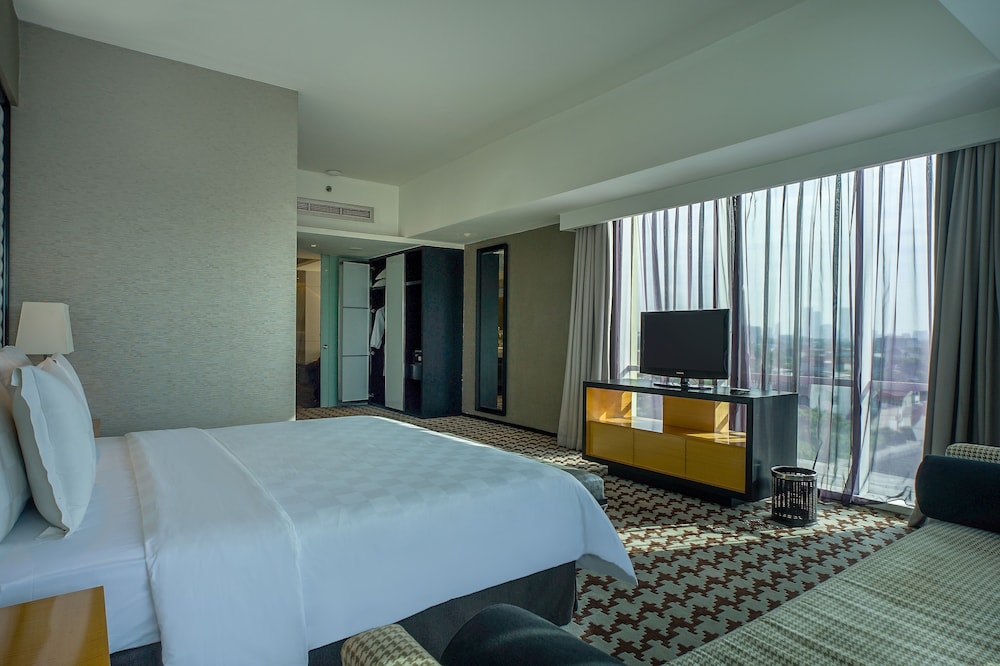 ARTOTEL TS Suites Surabaya 13/34