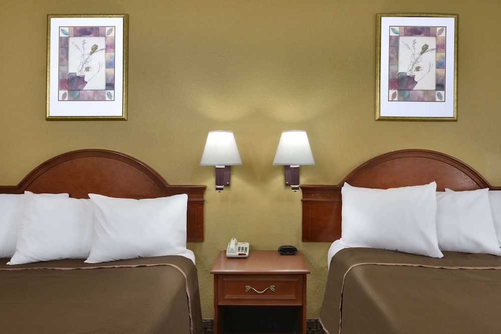 Howard Johnson By Wyndham Allentown Dorney Hotel Suites 10/36