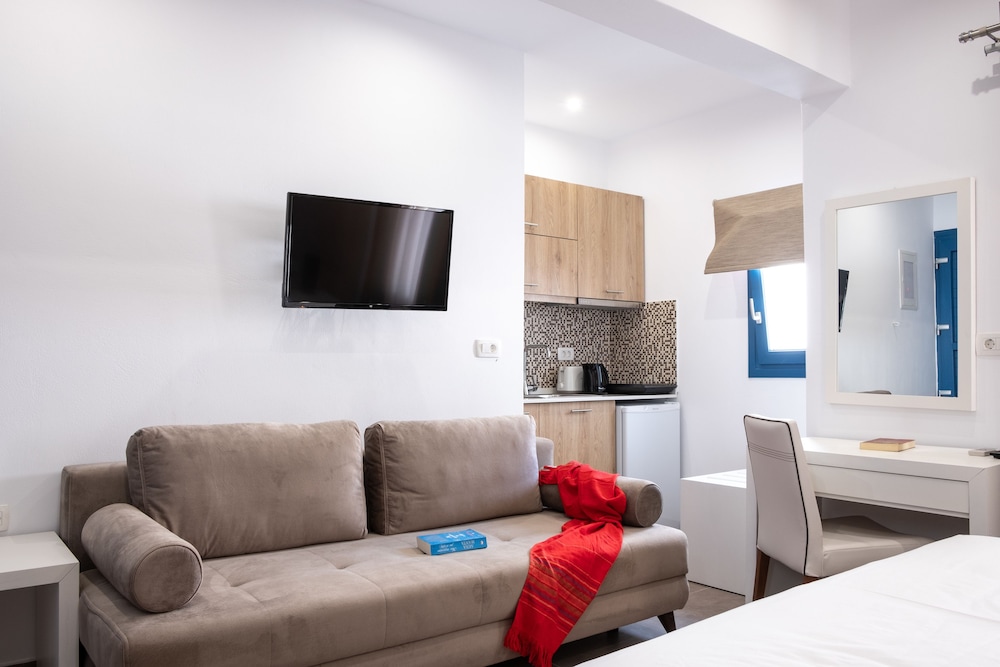 Tristhenia Hotel 49/66