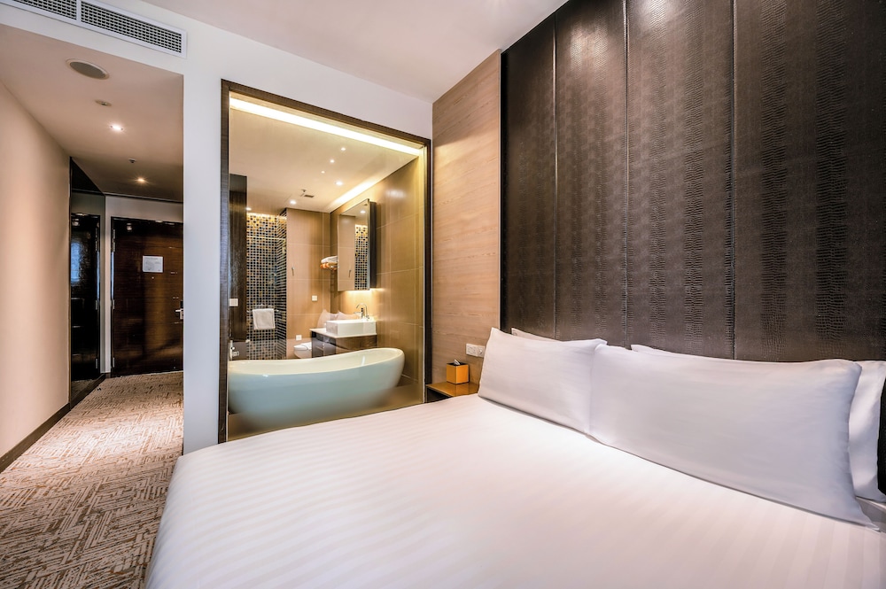 SPLASH, KING BED