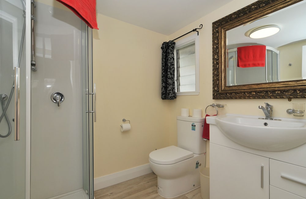 Richmond Guest House Bed & Breakfast 40/45