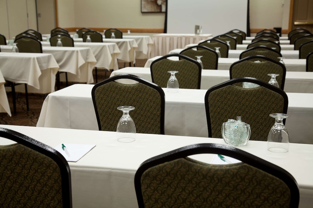 Country Inn & Suites By Radisson Mankato Hotel And Conference Center 33/38
