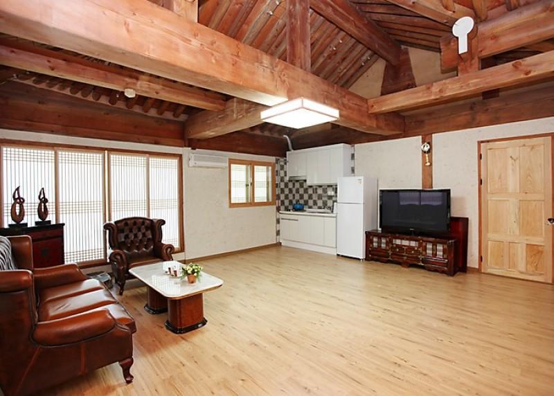 Hongcheon Giwajip Punggyeong Pension 7/7