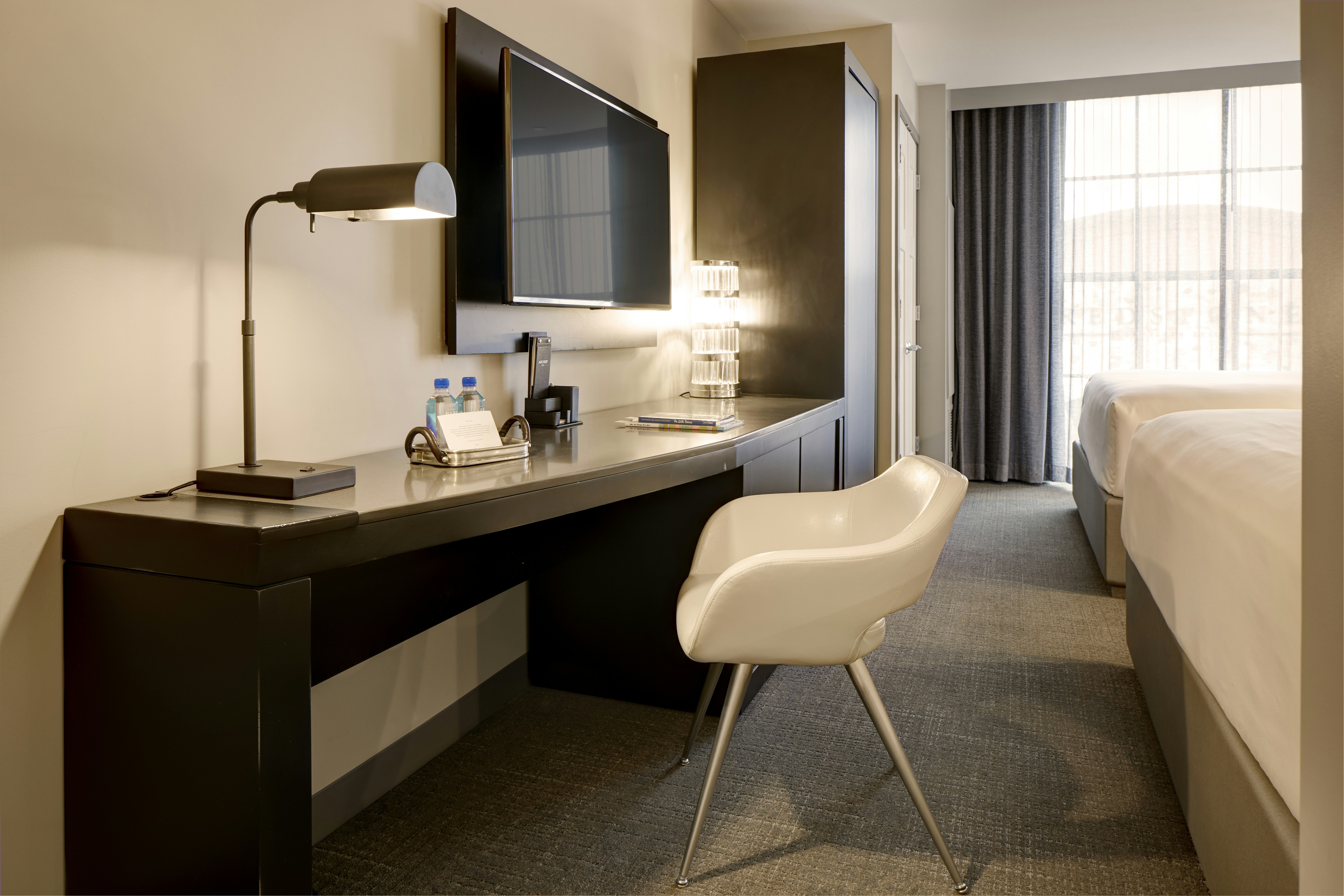 غرفة بسرير كينج لذوي الإعاقة، Archer Hotel Burlington 4/4