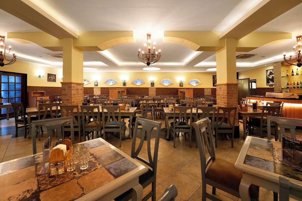 Cross Roads Inn 33/42