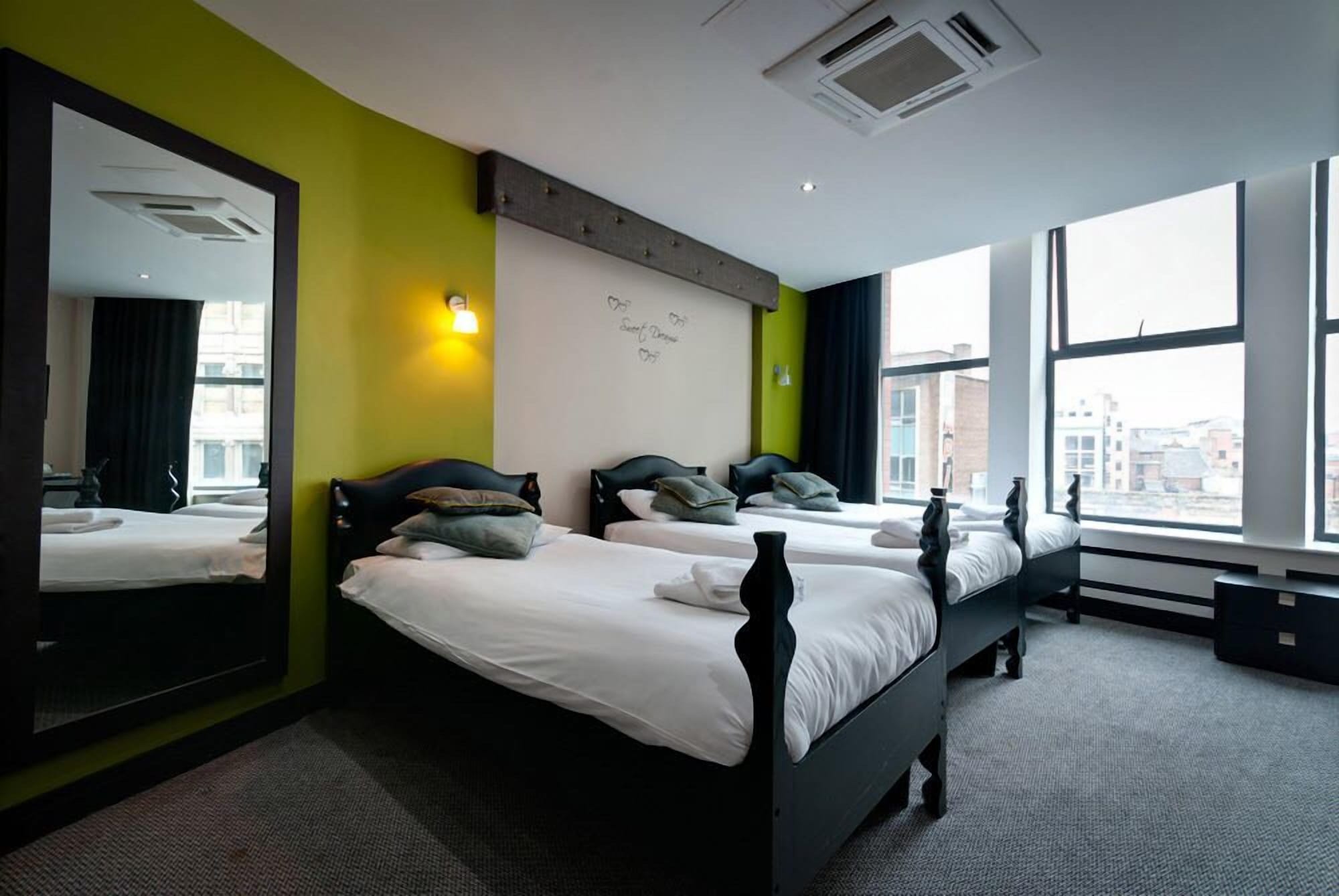 ROOM, TRIPLE