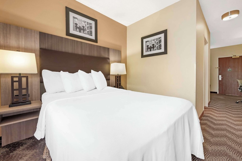Quality Suites Indianapolis IN photo4