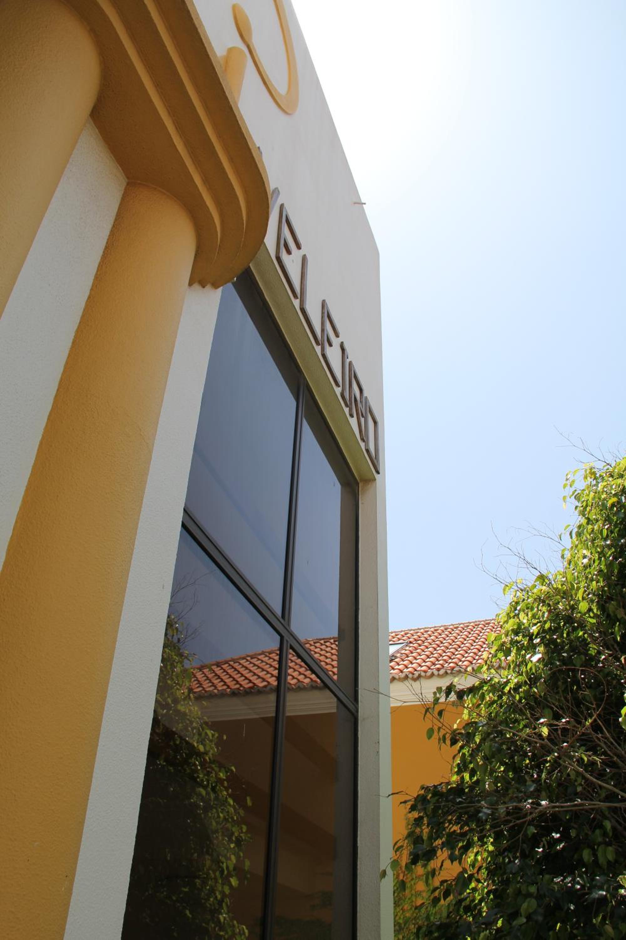 Veleiro Hotel 1/50
