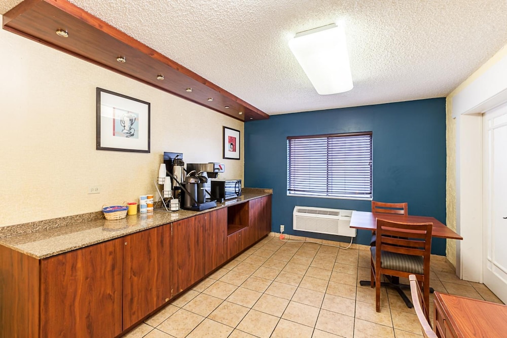 Motel6 Milwaukee, WI - Glendale 45/59
