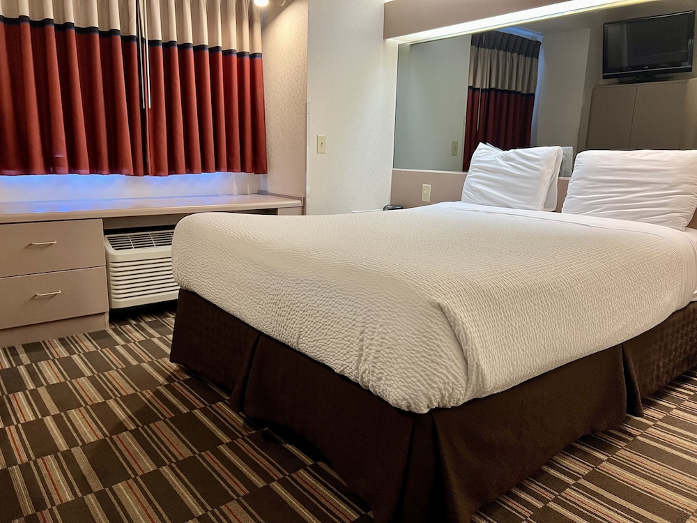 Microtel Inn & Suites by Wyndham Bloomington MSP Airport 6/16