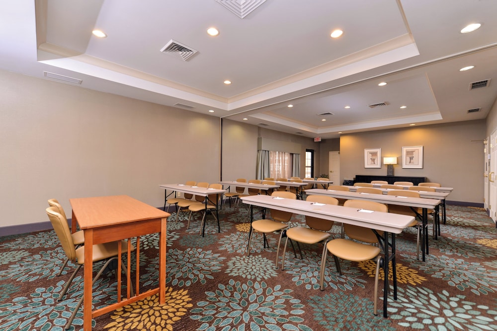 Staybridge Suites O Fallon Chesterfield 32/50