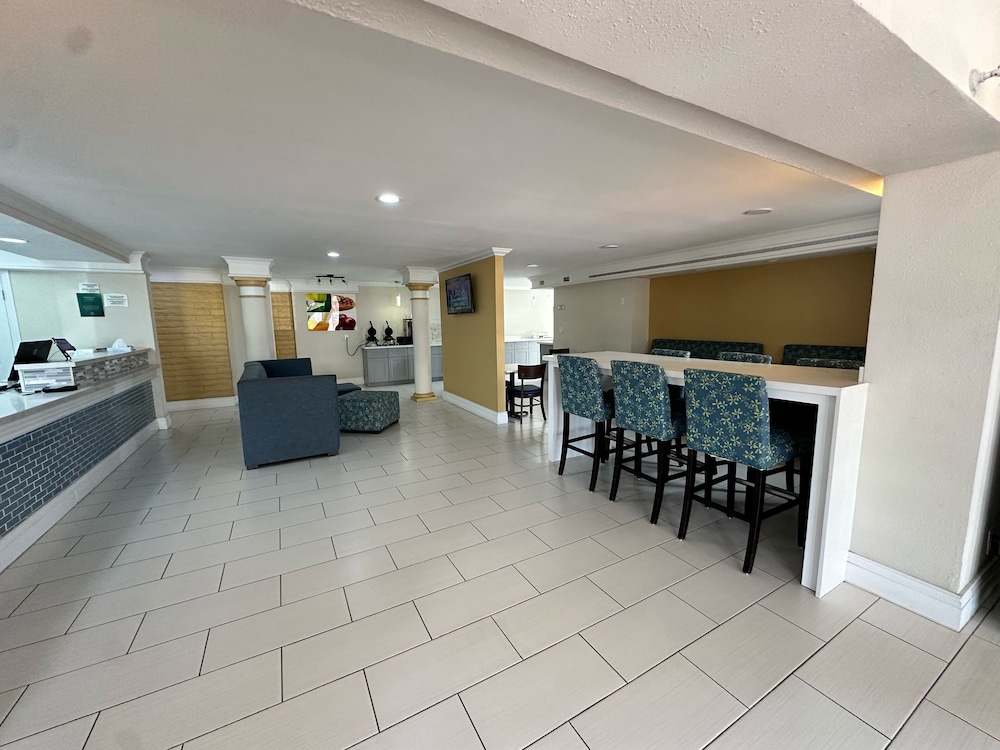 Super 8 by Wyndham Nacogdoches Near University 10/58