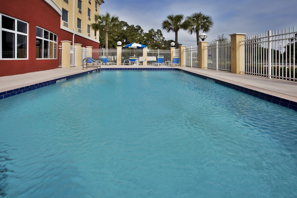 Holiday Inn Express and Suites St. Petersburg North (I-275), an IHG Hotel 3/58