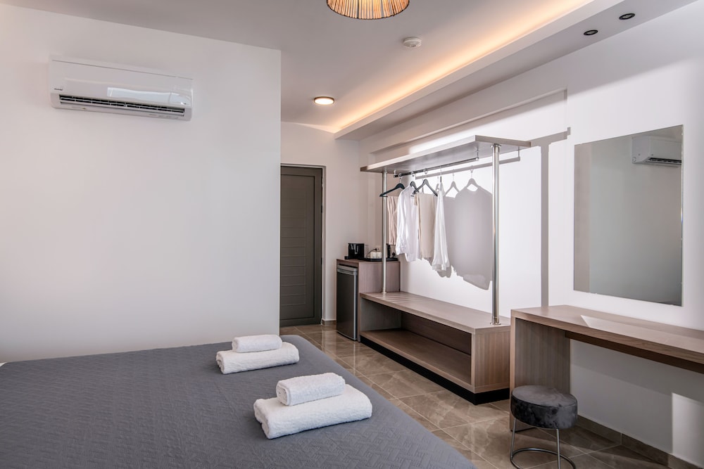 Ebenus Suites (Adults Only) by Checkin 12/41