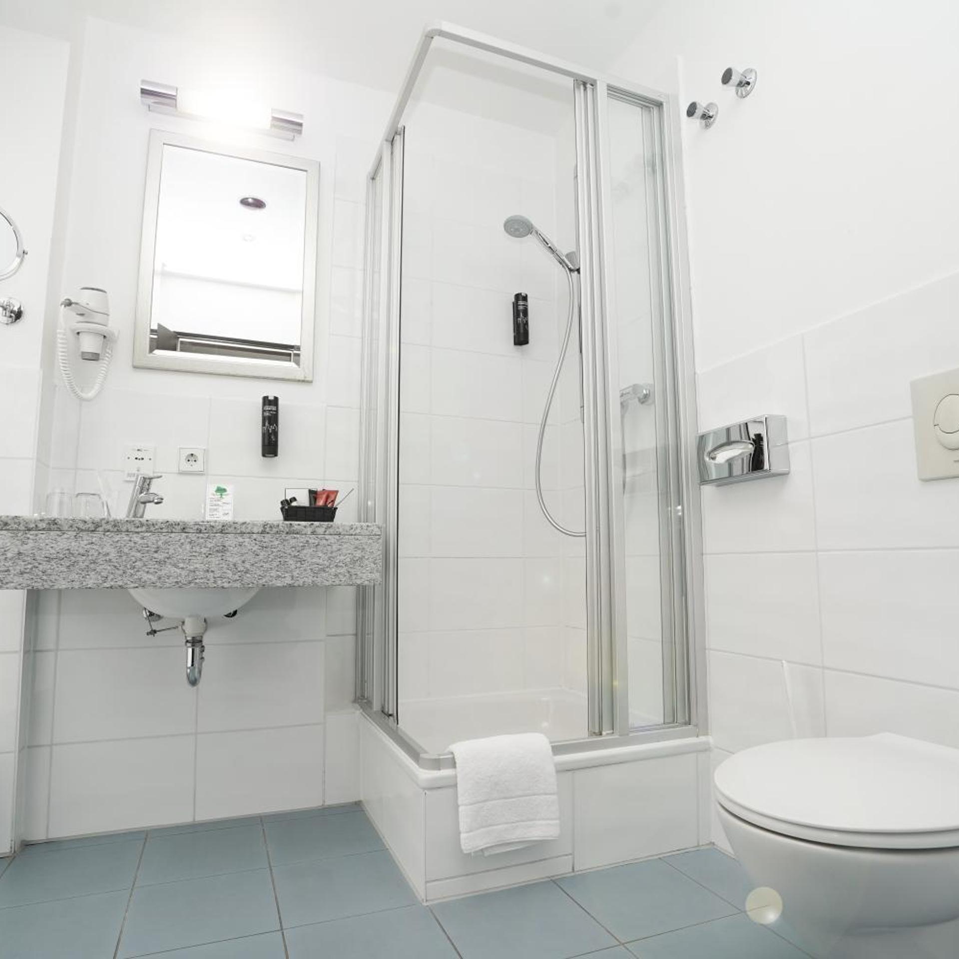 Room, Triple, Single Bed, City View, The Atrium Hotel 3/8