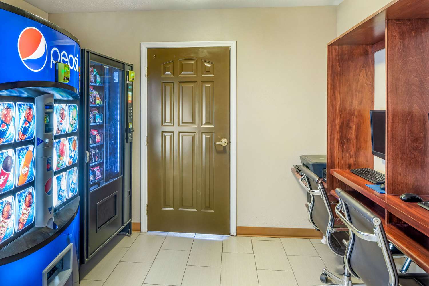 Comfort Inn & Suites Lancaster Antelope Valley 10/40