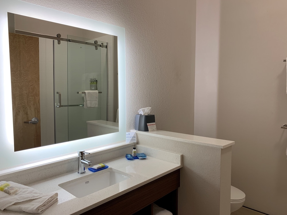 HOLIDAY INN EXPRESS & SUITES DANVILLE 21/42