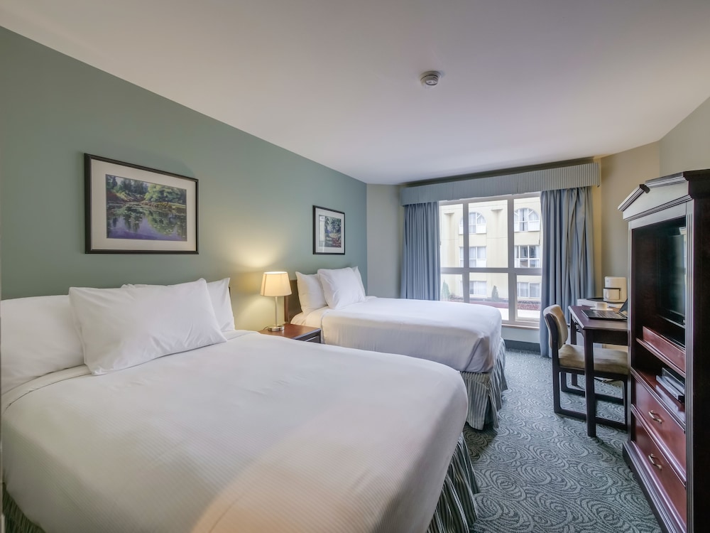 Harrison Lake Hotel 12/50