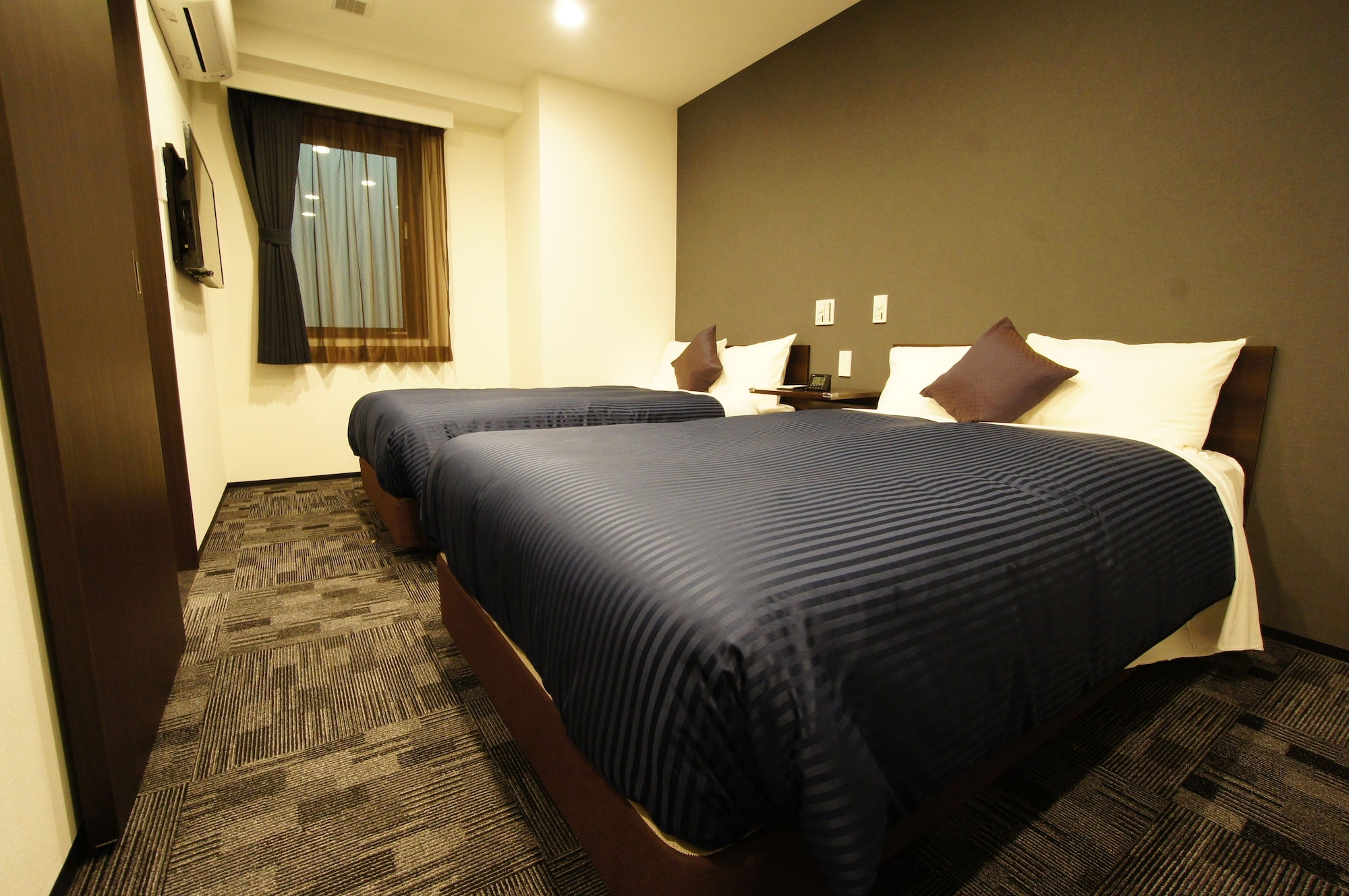 ROOM, SEMI DOUBLE BED
